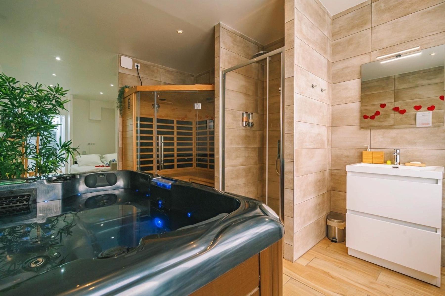 Spa Appartement O Temps Suspendu Reims Centre Sauna Et Jacuzzi Екстериор снимка