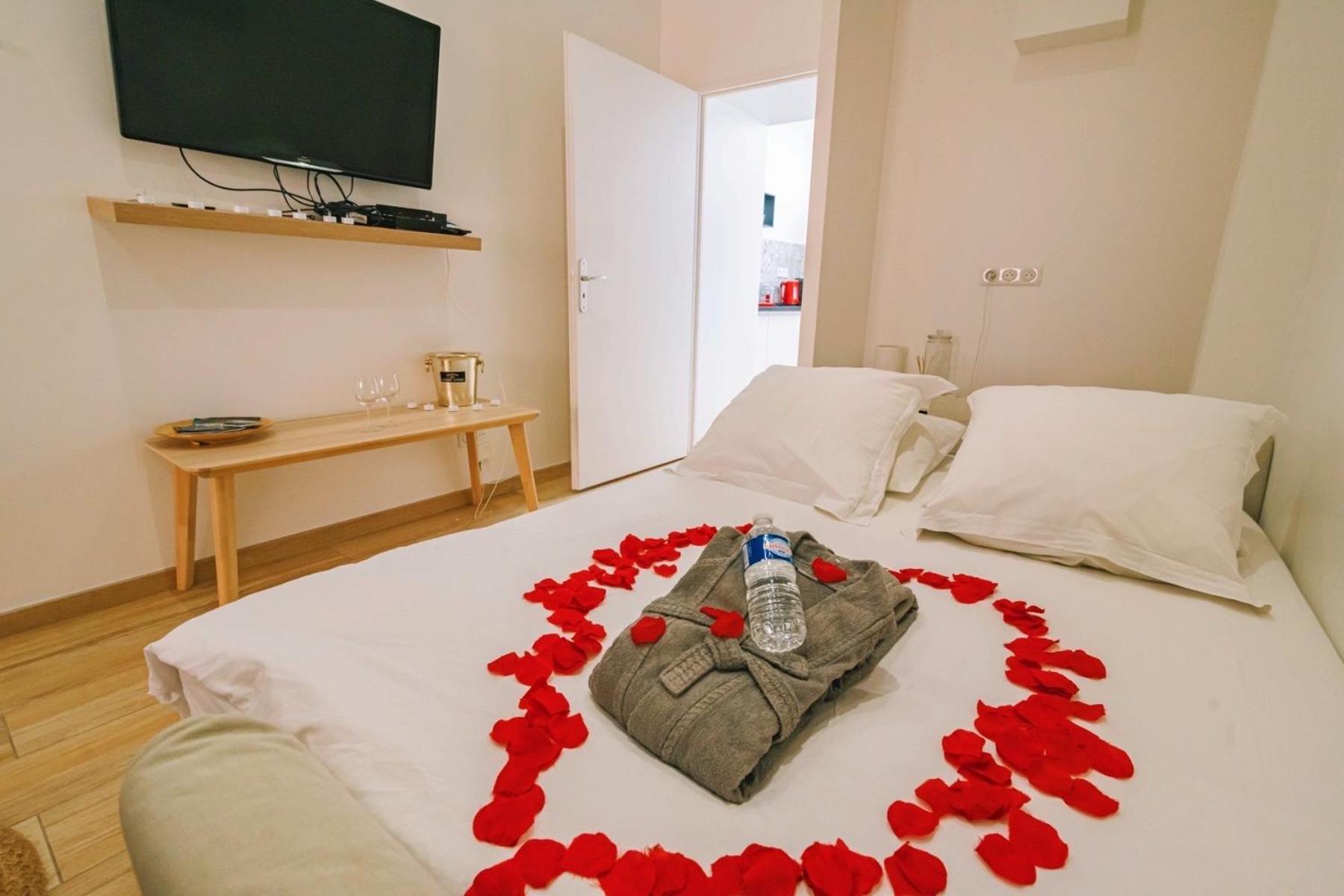 Spa Appartement O Temps Suspendu Reims Centre Sauna Et Jacuzzi Екстериор снимка